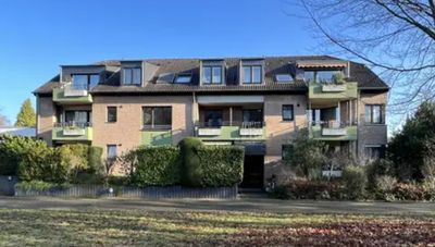 Schöne, helle und interessante Wohnung mit Sonnenbalkon, Keller, Einbauspiegelschrank in der Diele