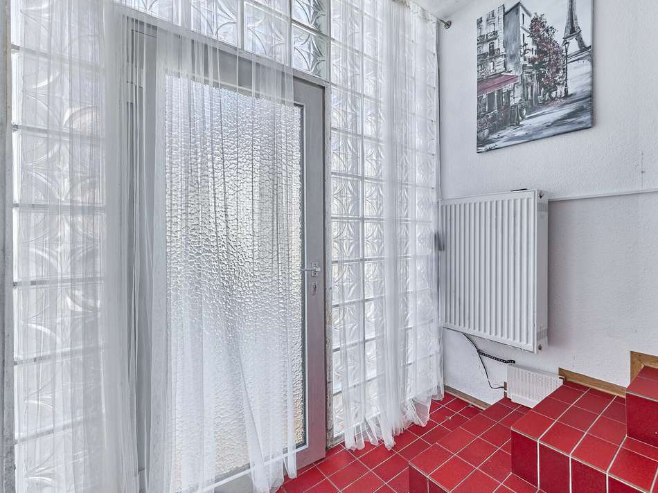 10 Treppenhaus Eingang 2 EG