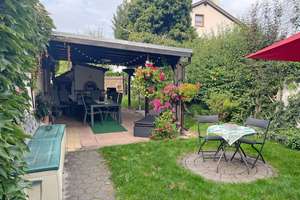 Moosach: Großzügige DHH mit 3 Wohneinheiten auf ca. 210 m² zzgl. weiterer Fläche in Rückgebäude!