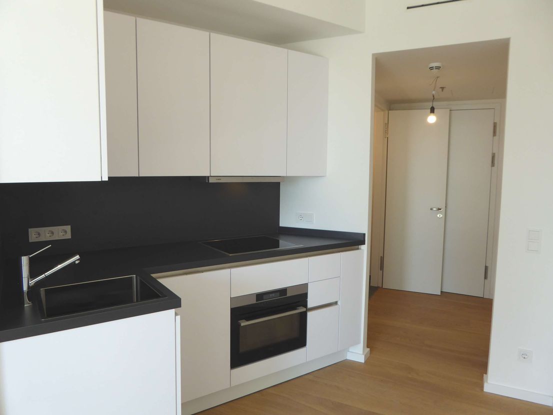 Grand Tower... Traumwohnung mit Traumblick..V-E-R-M-I-E-T-E-T image