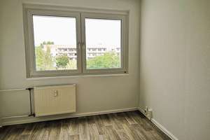 *Ab 01.03.2026* Viel Platz, fairer Preis: 4-Zimmer-Wohnung mit Extra-Stauraum in der 1. Etage – Am kleinen Feld 28, 4205 Grünau-Nord, Leipzig – Vorschaubild 3