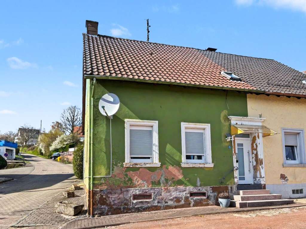 Immobilie in Dunzweiler - Doppelhaushälfte mit großem Gartengrundstück, Scheune, Werkstatt in Dunzweiler - sofort bezugsfrei! - Bild 0