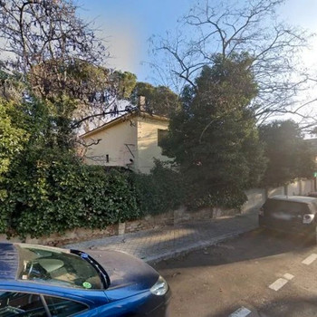 Montcada i Reixac (Barcelona). Kein Besitz „Bewohnt“ (kann nicht besucht oder verpfändet werden).