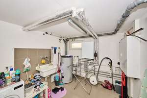 Moderne Doppelhaushälfte mit zwei Terrassen und Garten in ruhiger Wohnlage. – Die vollständige Adresse der Immobilie erhältst du vom Anbieter., 94315 Alburg, Straubing – Vorschaubild 17