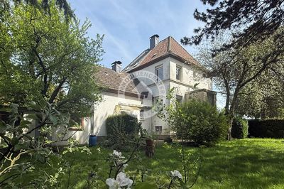Raus aufs Land! Ein großes Grundstück mit Doppelhaushälfte wartet auf Sie!