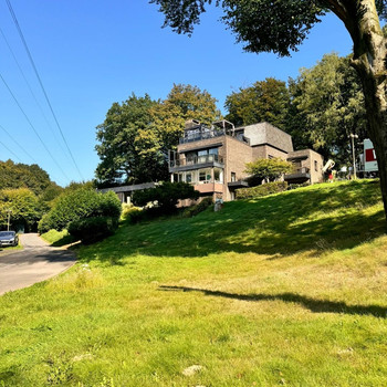 Zeitlose Villa im Waldidyll – Großes Anwesen mit vier individuellen Wohnbereichen!