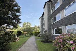 RUHIG WOHNEN IM DÜSSELDORFER SÜDEN! HELLE 2 ZIMMER MIT BALKON!