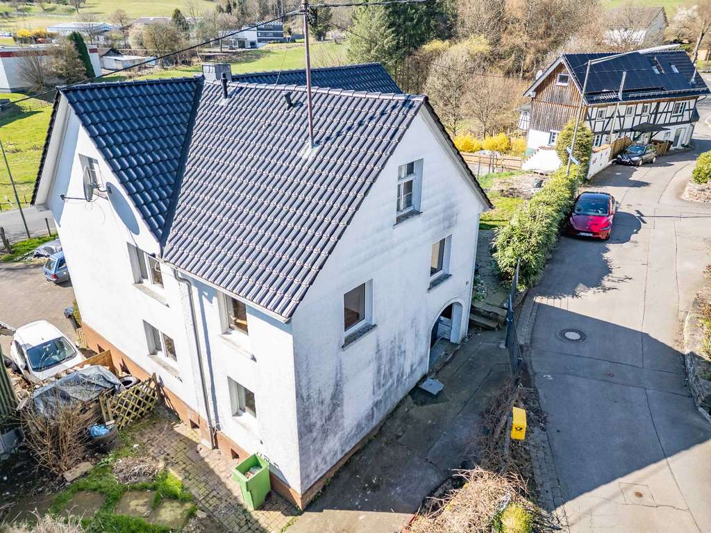 Immobilie in Wiehl - Wiehl-Dahl: Gemütliche Doppelhaushälfte mit Scheune - Bild 1