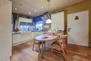 Großzügiges Einfamilienhaus mit Einliegerwohnung, PV-Anlage und Gartenidylle auf großzügigem 866 m²  – Steinburg (Kreis) – Vorschaubild 4