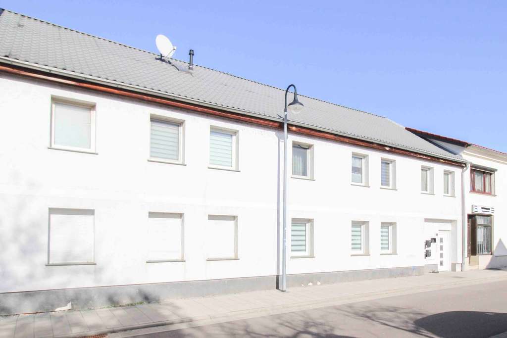 Immobilie in Staßfurt - Solide Anlage: Vollvermietetes MFH mit 5 Einheiten und Top-Potenzial - Bild 1
