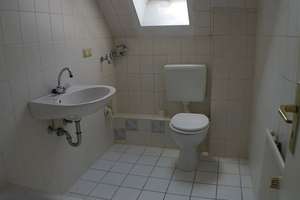 Helle Dachwhg. am Ortsrand Wi-Rambach! 2 ZKB -41 m² mit EBK + Laminat € 580,- + NK – Niedernhausener Straße 144, 65207 Rambach, Wiesbaden – Vorschaubild 5