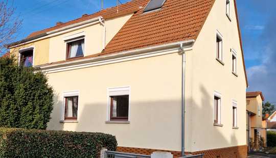 Bild von Charmante modernisierte Doppelhaushälfte mit Gartengrundstück und Garage