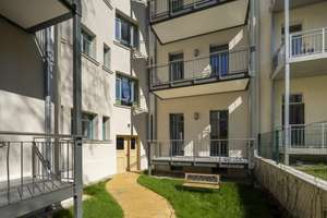 Traumhafte Dachgeschoss-Maisonettenwohnung mit Fußboheizung, Balkon und Parkett !  – Tschaikowskistraße 70, 9130 Sonnenberg, Chemnitz – Vorschaubild 1