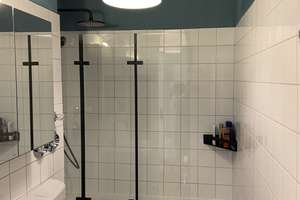 Helle, teilmöblierte 1-Zimmer-Wohnung mit sonnigem Innenhofbalkon und Duplex-Stellplatz – 81541 Untere Au, München – Vorschaubild 7