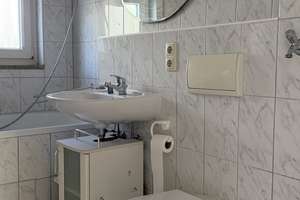 Stilvolle EG-Wohnung mit eigenem Eingang, Garten & Top-Lage – Brunhuberstraße 8c, 93053 Galgenberg, Regensburg – Vorschaubild 6
