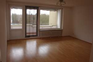 Lichtdurchflutete Etagenwohnung mit großem Wohn-Essbereich, Süd-Balkon und Einbauküche