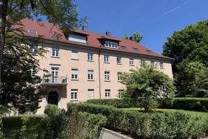 sonnige, komplett sanierte 3,5-Zimmer-Wohnung am Pfannenstiel