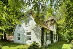 Charmantes Jahrhundertwendehaus auf großem Naturgrundstück mit Baureserve in Westensee – Die vollständige Adresse der Immobilie erhältst du vom Anbieter., 24259 Westensee – Vorschaubild 1