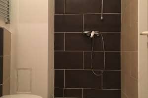 VIDEORUNDGANG, NEUE Einbauküche, Neuer Laminat, 3 Raum , Balkon und vieles mehr – Lilienstraße  41, 4315 Neustadt-Neuschönefeld, Leipzig – Vorschaubild 9