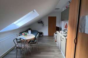 Studenten und AZUBIs !  Möbliertes Zimmer zum vermieten  !!! Anfragen, bitte nur per E-Mail – Katholischer Kirchenplatz 4, 91054 Altstadt, Erlangen – Vorschaubild 2