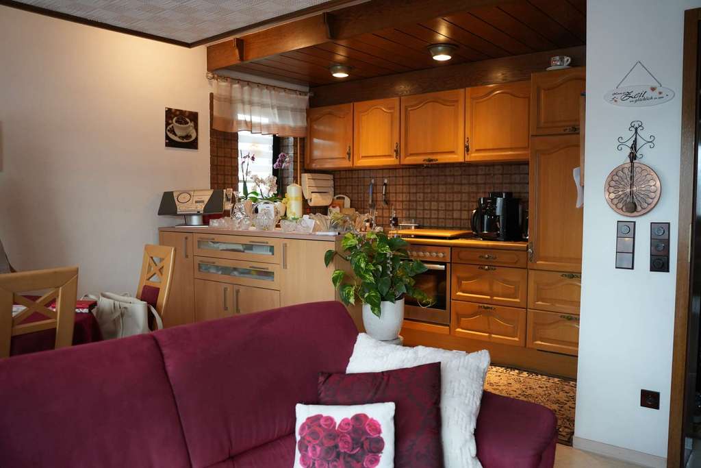 Immobilie in Dobel - Solide Kapitalanlage im Schwarzwald - vermietete 2-Zimmer-Wohnung mit Süd-Balkon und Garage in Dobel - Bild 2