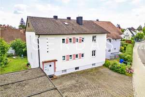 Gepflegtes Zweifamilienhaus mit weitläufigem Grundstück in begehrter Wohnlage – Die vollständige Adresse der Immobilie erhältst du vom Anbieter., 85053 Südost, Ingolstadt – Vorschaubild 1