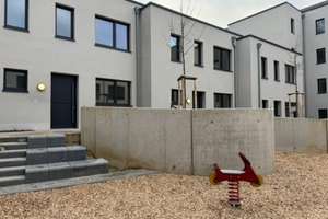 Innenhof | gemütliches Reihenhaus 4-Zi (E3) mit eigenem Garten und Gäste-WC | ab sofort verfügbar! – Waldhausener Straße 130-165, 41061 Gladbach, Mönchengladbach – Vorschaubild 1