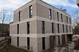 Neubau-Stadthaus mit Garten und Dachterrasse