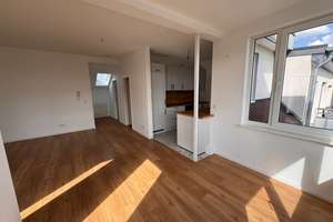 HELLE DACHGESCHOSSWOHNUNG MIT TERRASSE & NEUER KÜCHE IN KIEL-MITTE – Schauenburgerstraße 69, 24118 Ravensberg, Kiel – Vorschaubild 2