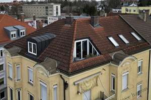 Charmante "loftige" DG-Wohnung mit Dachterrasse  und Gartenanteil in Bahnhofsnähe – Die vollständige Adresse der Immobilie erhältst du vom Anbieter., 86152 Stadtjägerviertel, Augsburg – Vorschaubild 1