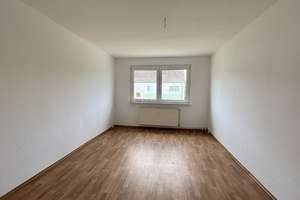 Einziehen & Wohlfühlen – 3-Raum-Wohnung im Erdgeschoss – Krähenberg 45, 18334 Bad Sülze – Vorschaubild 3