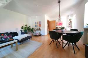 Balkon, Tageslichtbad, Parkett - Helle 3-Zimmer-Maisonette Baujahr 98 mit TG-Stellplatz u. Aufzug! – Bärengasse a.A., 7747 Lobeda-Altstadt, Jena – Vorschaubild 2