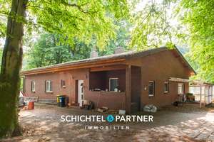 Farge | Solider Bungalow auf Waldgrundstück mit Doppelgarage