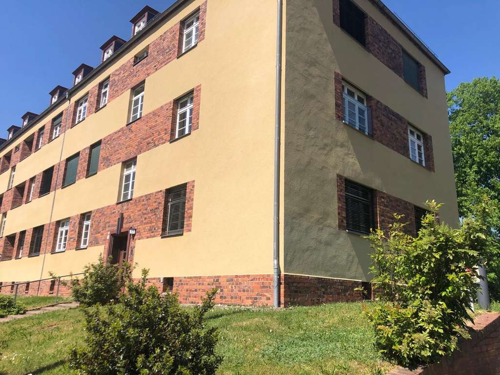 Wohnung mit Gartenanteil und Balkon + Stellplatz zu verkaufen