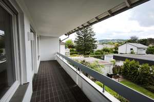 ruhige helle kopfortable  Wohnung 1. Etage großer Balkon