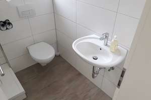 Helle 2-Zimmer-Wohnung im 1. OG mit Balkon in Stuttgart-Wangen – Die vollständige Adresse der Immobilie erhältst du vom Anbieter., 70327 Wangen, Stuttgart – Vorschaubild 4