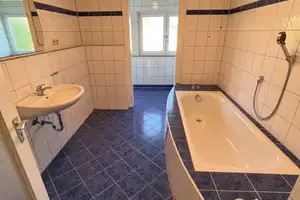Kirchheim-Paradiesle: Wohnen in bester Lage - stilvolles EFH mit hohen Decken und viel Platz! – Esslingen (Kreis) – Vorschaubild 18