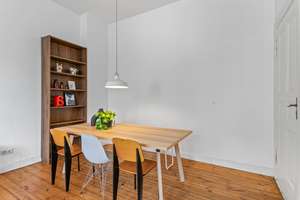 Zeitloser Altbaucharme in Friedrichshain: Bezugsfreie 2-Zimmer-Wohnung im beliebten Nordkiez – 10247 Friedrichshain, Berlin – Vorschaubild 15