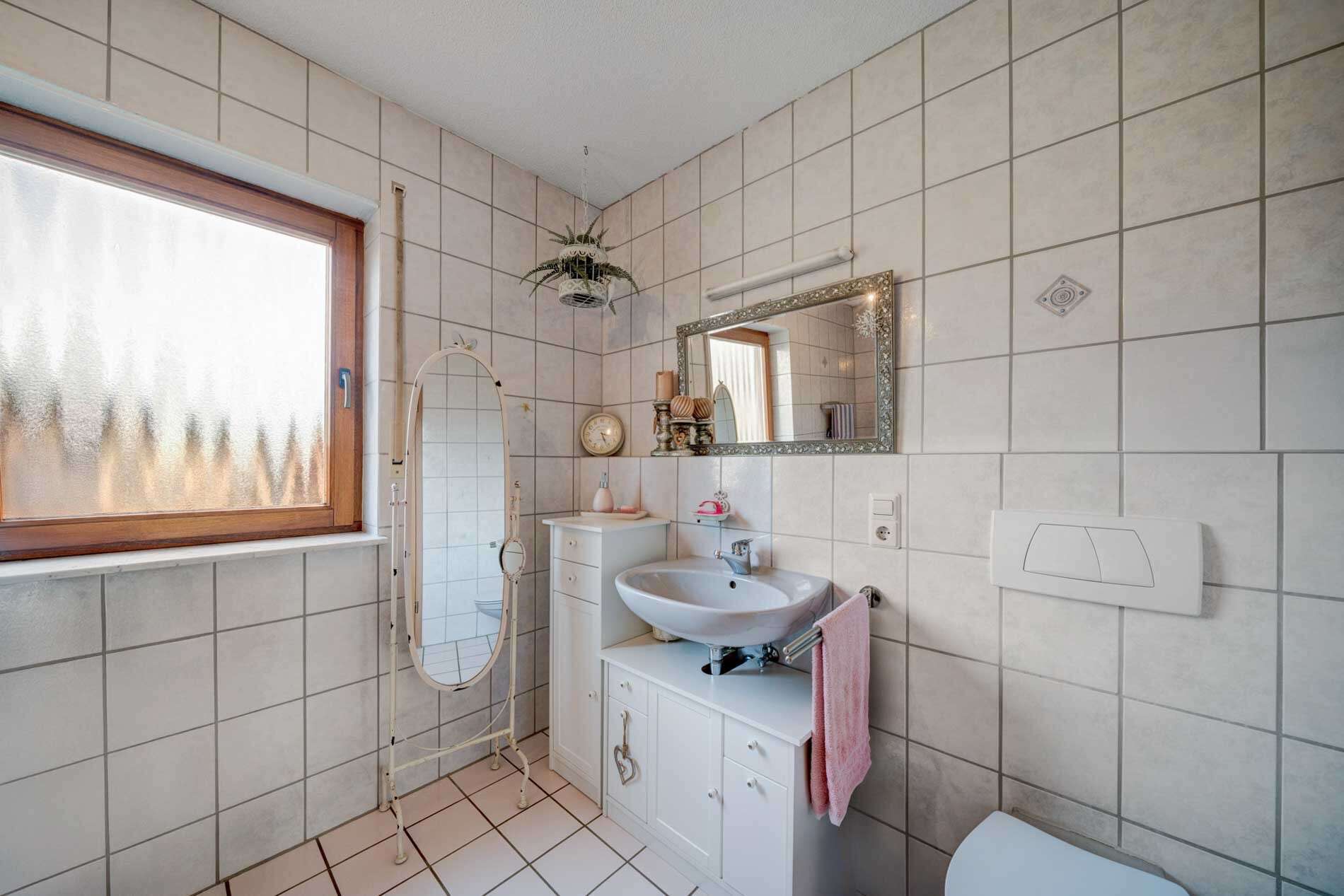 Immobilie in Salem - Attraktives 3-Familienhaus (Mehrgenerationenhaus) mit großer Hauptwohnung in ruhiger Lage von Beuren - Bild 19