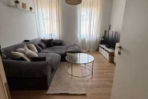 Neuwertig ! Gut geschnittene 2­ Zimmer ­ Wohnung mit Stellplatz im Hof ! – Am Schloßpark 102, 65203 Wiesbaden – Vorschaubild 1