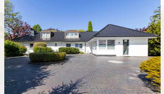 Bild von Exklusives Anwesen mit Hallenbad und Weitblick in ruhiger Sackgassenlage