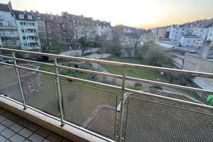 Stilvolle voll möblierte 2-Zimmer-Wohnung mit EBK und Balkon in Düsseldorf