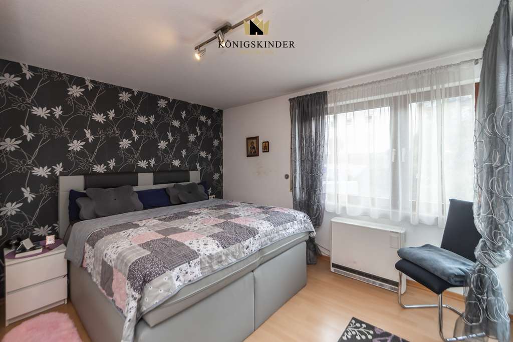 Immobilie in Dettingen an der Erms - Helle 3,5-Zimmer-Wohnung mit Balkon, Garage und nur 4 Parteien – ruhige Lage in Dettingen - Bild 4