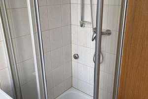 Großzügige  1 Zimmer-Wohnung mit großem, überdachtem Balkon und EBK in Düsseldorf – Friedrich-Lau-Straße 18, 40474 Golzheim, Düsseldorf – Vorschaubild 3