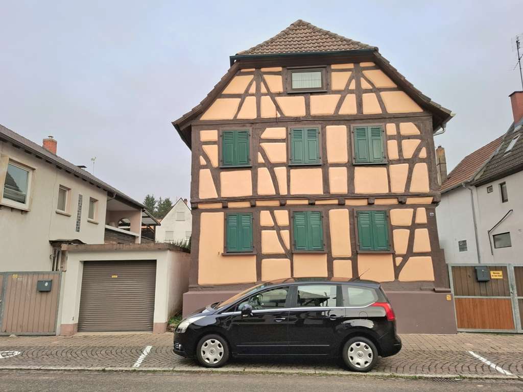 Immobilie in Herxheim - Charmantes Fachwerkhaus mit großem Entwicklungspotenzial im Herzen von Herxheim - Bild 1