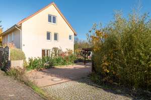 Davenstedt: Wohnen wie im Haus – Energieeffiziente Maisonette mit Atelier, großem Balkon & Garage. – Im Bruchkampe 8D, 30455 Davenstedt, Hannover – Vorschaubild 4
