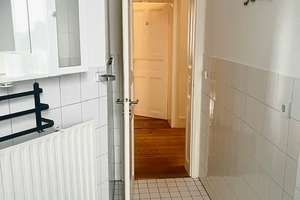 Großzügig geschnittene 3 Zimmer Altbauwohnung mit Balkon – Körnerstr. 5, 65185 Mitte, Wiesbaden – Vorschaubild 21