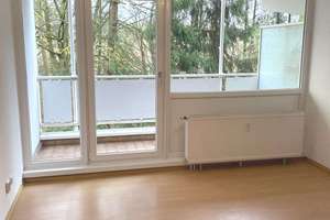 Sehr schönes, helles Apartment mit großem Sonnenbalkon! Single-Küche. Duschbad. 10 Min. zu Uni/Hbf!