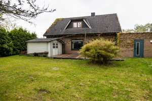*** EINFAMILIENHAUS mit DOPPELGARAGE und GARTEN mit WEIDENBLICK *** – Delmenhorst – Vorschaubild 1