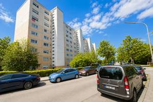 Attraktive 3-Zimmer-Wohnung zum Sanieren zur sofortigen Nutzung in München-Johanneskirchen – Die vollständige Adresse der Immobilie erhältst du vom Anbieter., 81927 Johanneskirchen, München – Vorschaubild 2